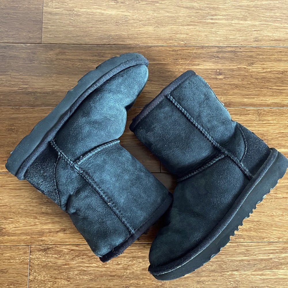 Ugg kids- size 13 .Great condition.